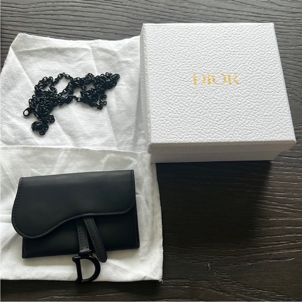 CHRISTIAN DIOR
Ultra Matte Calfskin Nano Saddle Chain Pouch Black
